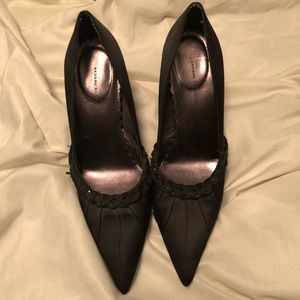 Banana Republic Black heals
